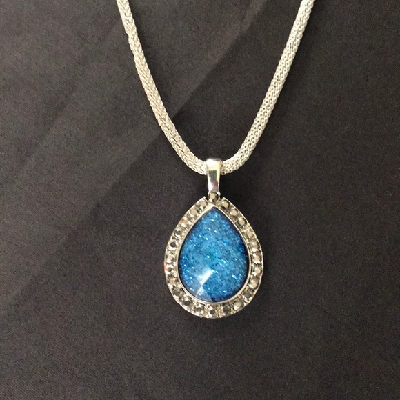 Jewelry - PRICE DROP 🌻 Blue Antique Silver Pendant Necklace